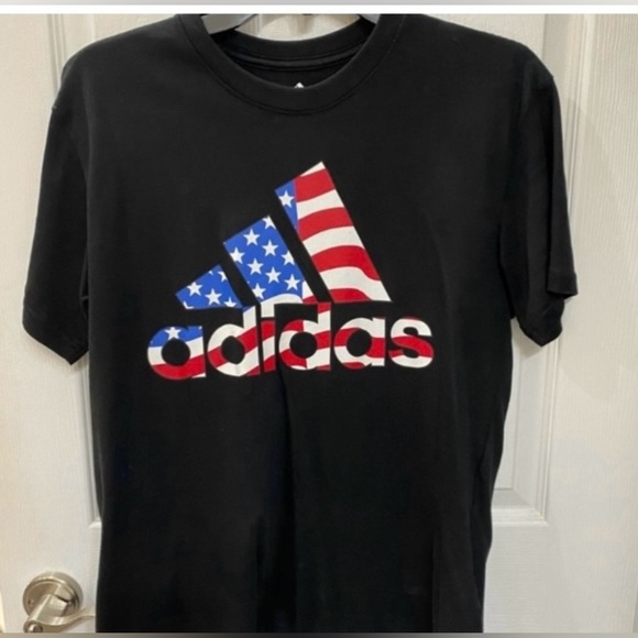 Adidas Tshirt - Picture 1 of 1